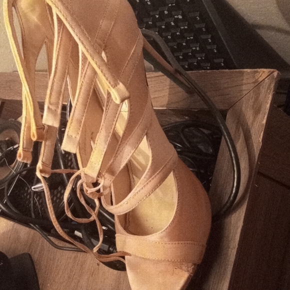 Woman's boot heel - Picture 6 of 8